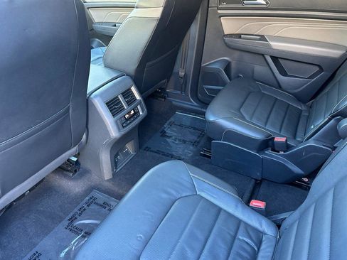 Used 2022 Volkswagen Atlas SEL Premium image 11