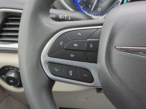 Certified 2023 Chrysler Pacifica Touring-L FWD image 26