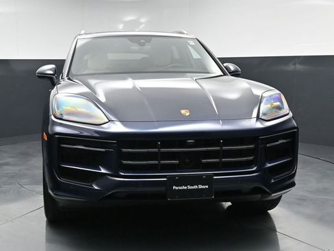 Used 2025 Porsche Cayenne AWD/4WD image 12
