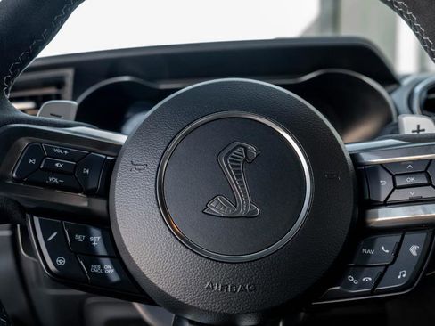 Used 2022 Ford Mustang Shelby GT500 w/ Technology Package image 17