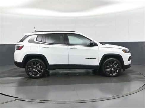 New 2026 Jeep Compass Latitude image 2