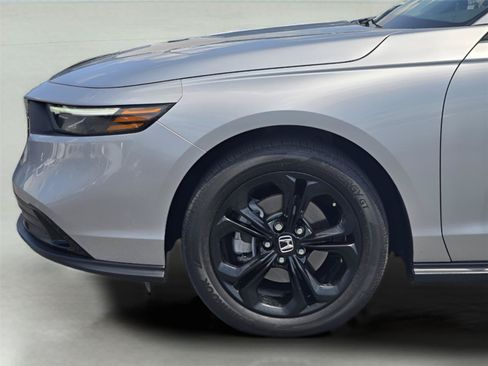 Used 2025 Honda Accord SE image 9