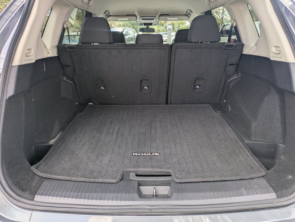 Used 2025 Nissan Rogue SV FWD image 12