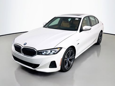 Used 2023 BMW 330e w/ Driving Assistance Package image 4