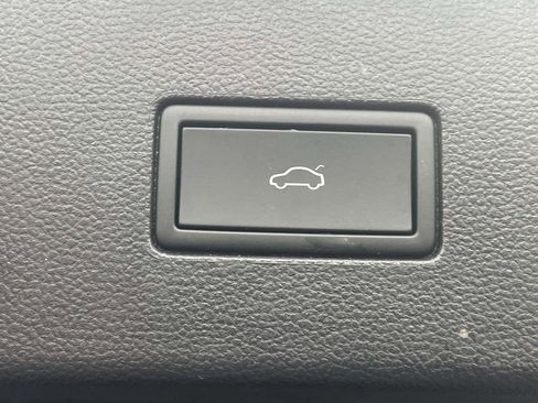 Certified 2025 Volkswagen Atlas SE w/ Panoramic Sunroof Package image 14