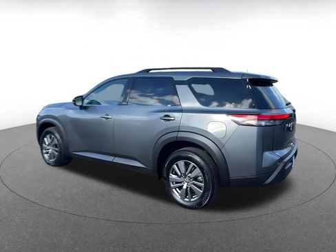 Used 2025 Nissan Pathfinder SV image 10