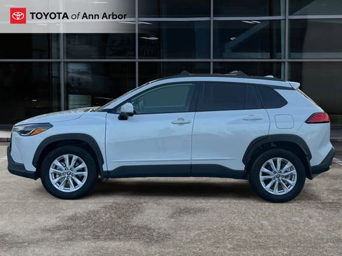 Certified 2024 Toyota Corolla Cross LE image 9