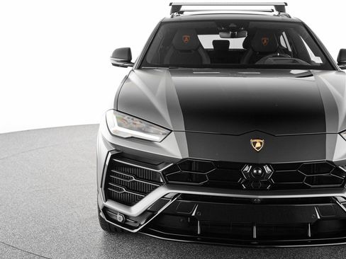 Used 2022 Lamborghini Urus AWD/4WD image 42