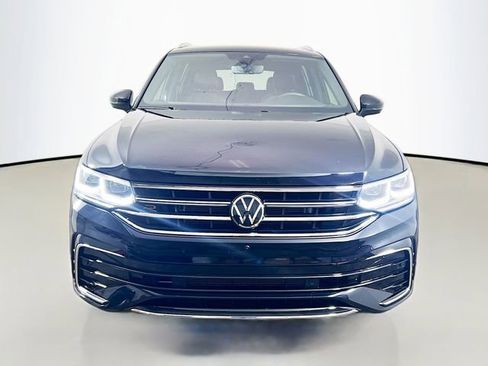 Used 2024 Volkswagen Tiguan SEL R-Line image 2