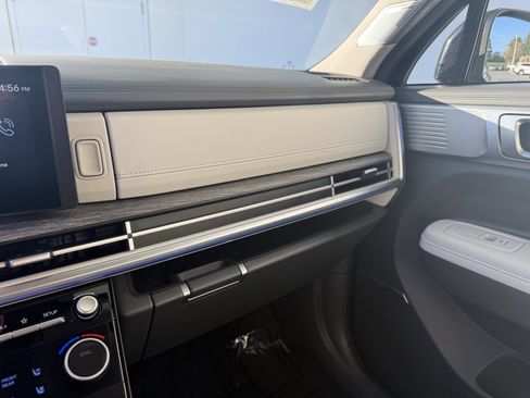 Used 2024 Hyundai Santa Fe Limited image 24