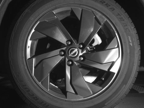 Used 2025 Nissan Rogue SV FWD image 14