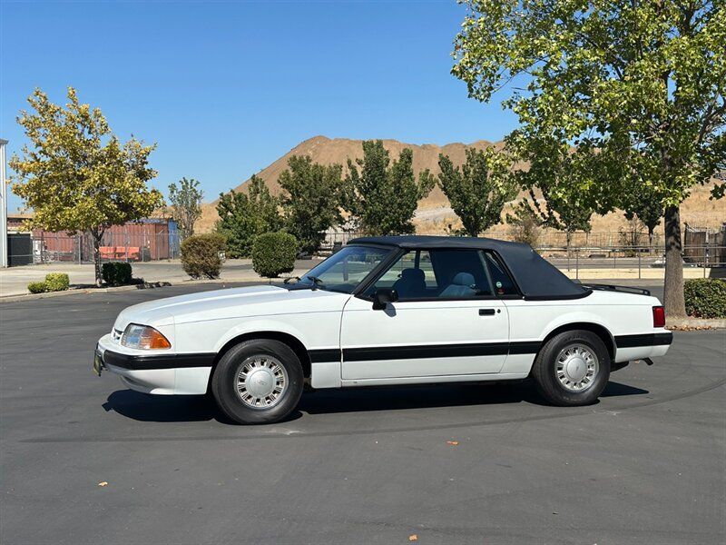 Used 1988 Ford Mustang LX RWD image 3