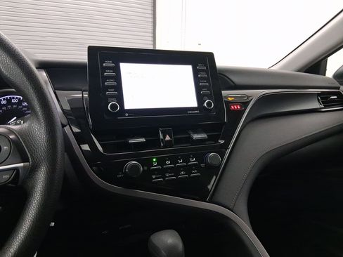 Used 2021 Toyota Camry LE image 21