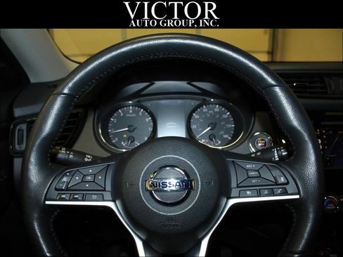 Used 2018 Nissan Rogue SL image 18