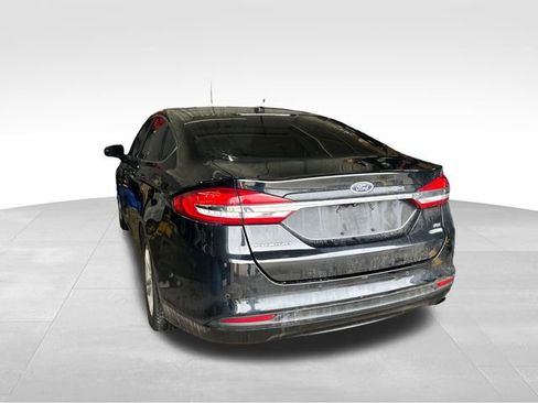 Used 2018 Ford Fusion SE w/ Fusion SE Technology Package image 3