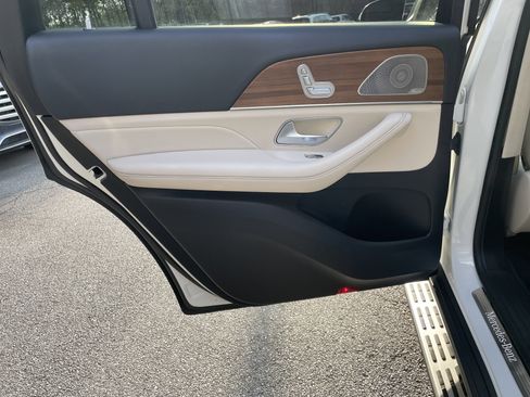 Used 2022 Mercedes-Benz GLS 450 4MATIC image 40