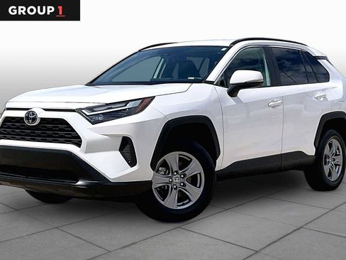 Used 2025 Toyota RAV4 XLE FWD image 1