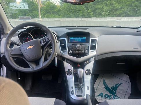 Used 2014 Chevrolet Cruze LS FWD image 9