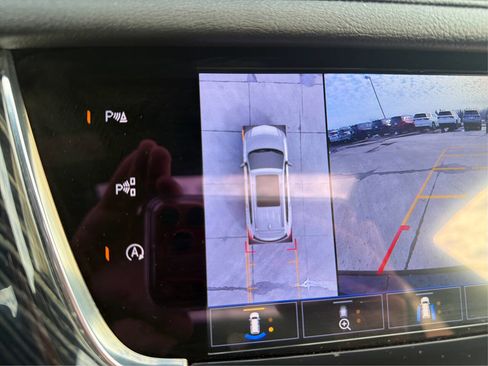 Used 2023 Cadillac XT6 Premium Luxury w/ Technology Package AWD/4WD image 29