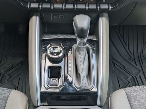 Used 2024 Chevrolet Colorado ZR2 w/ Technology Package AWD/4WD image 19