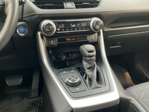 Used 2022 Toyota RAV4 XLE AWD/4WD image 12