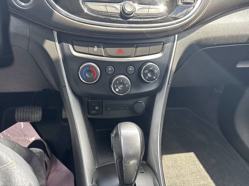Used 2019 Chevrolet Trax LT w/ Sun & Sound Package FWD image 36