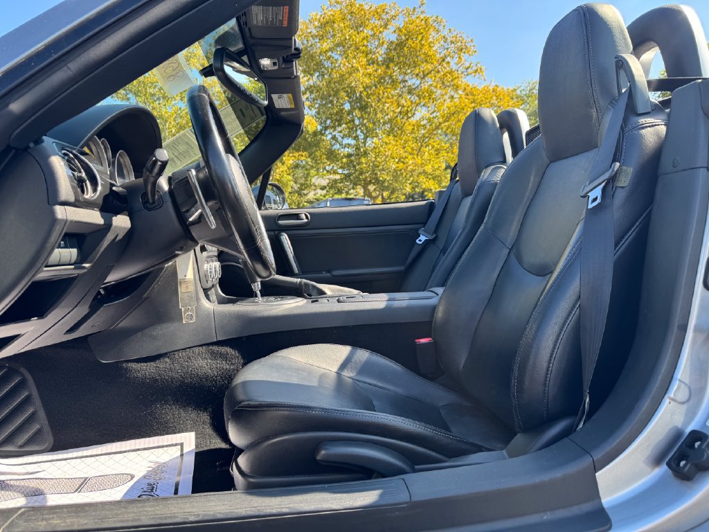 Used 2014 MAZDA MX-5 Miata Grand Touring RWD image 17