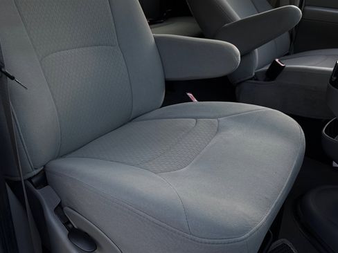 Used 2008 Ford E-350 and Econoline 350 XLT image 33