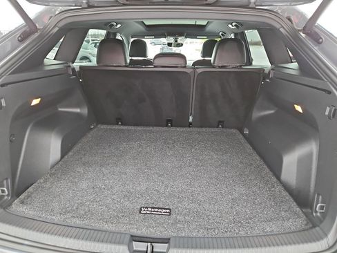 Used 2021 Volkswagen Atlas Cross Sport SE w/ Panoramic Sunroof Package image 17