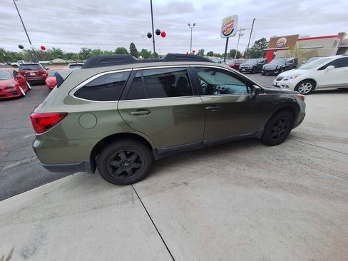 Used 2017 Subaru Outback 2.5i Premium AWD/4WD image 9