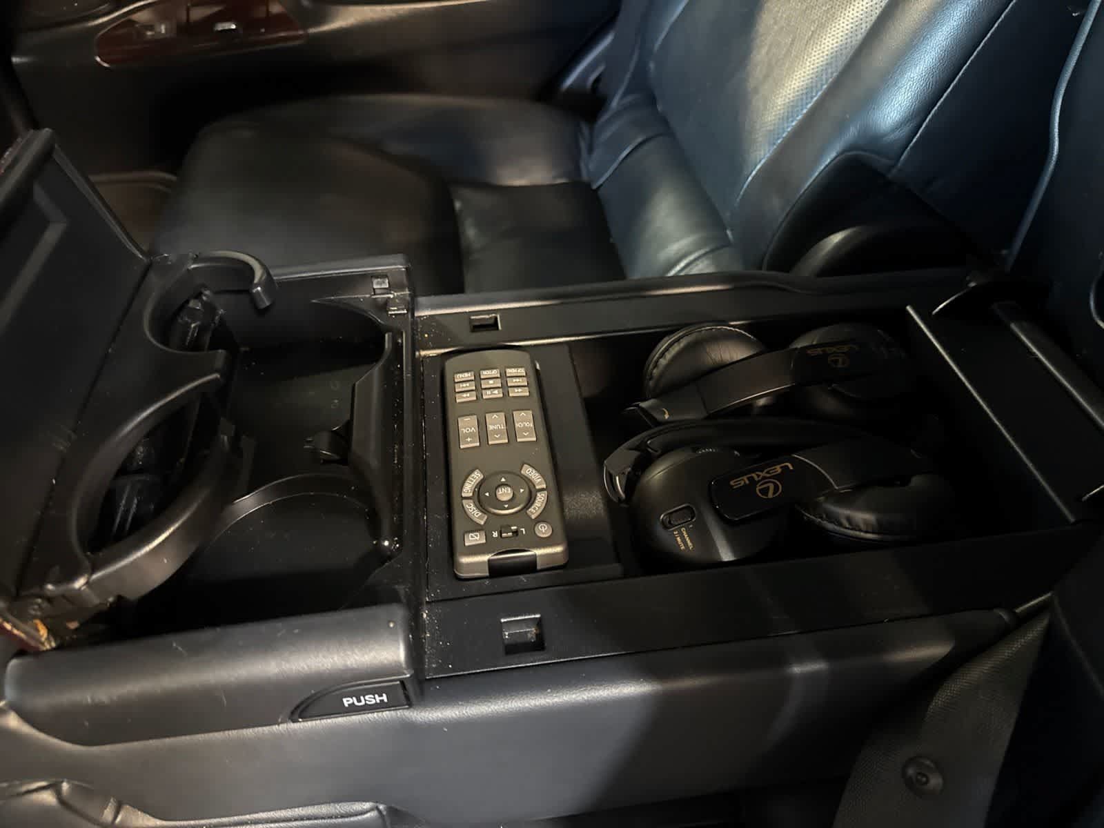 Used 2013 Lexus LX 570 4WD w/ Luxury Pkg w/Pre-crash image 17