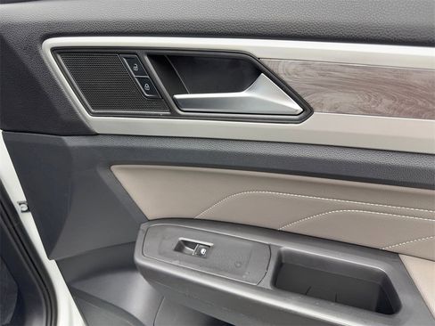 Used 2022 Volkswagen Atlas Cross Sport SE w/ Panoramic Sunroof Package image 47