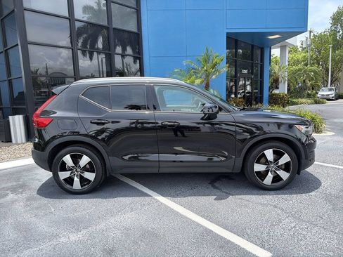 Used 2020 Volvo XC40 T5 Momentum w/ Protection Package Premier AWD/4WD image 9