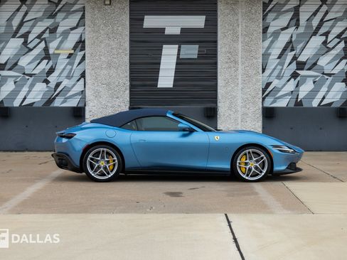 Used 2024 Ferrari Roma Spider RWD image 17