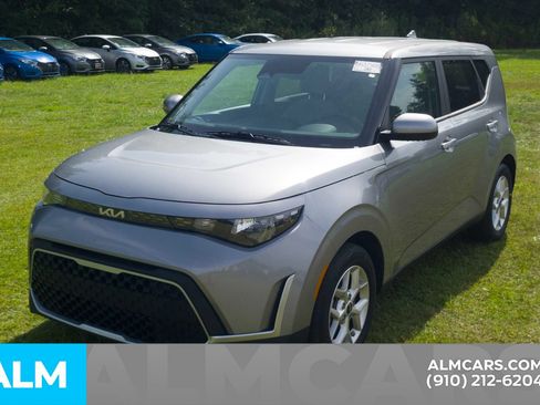 Used 2025 Kia Soul LX w/ LX Technology Package FWD image 22