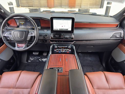 Used 2021 Lincoln Navigator L Reserve AWD/4WD image 11