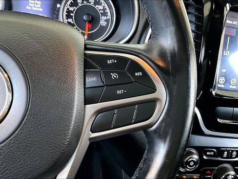 Used 2020 Jeep Cherokee Limited FWD image 11
