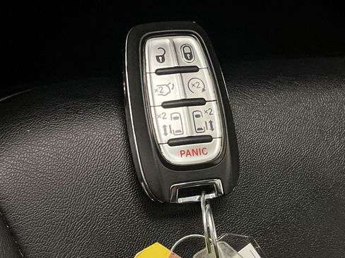 Used 2025 Chrysler Pacifica Select FWD image 26