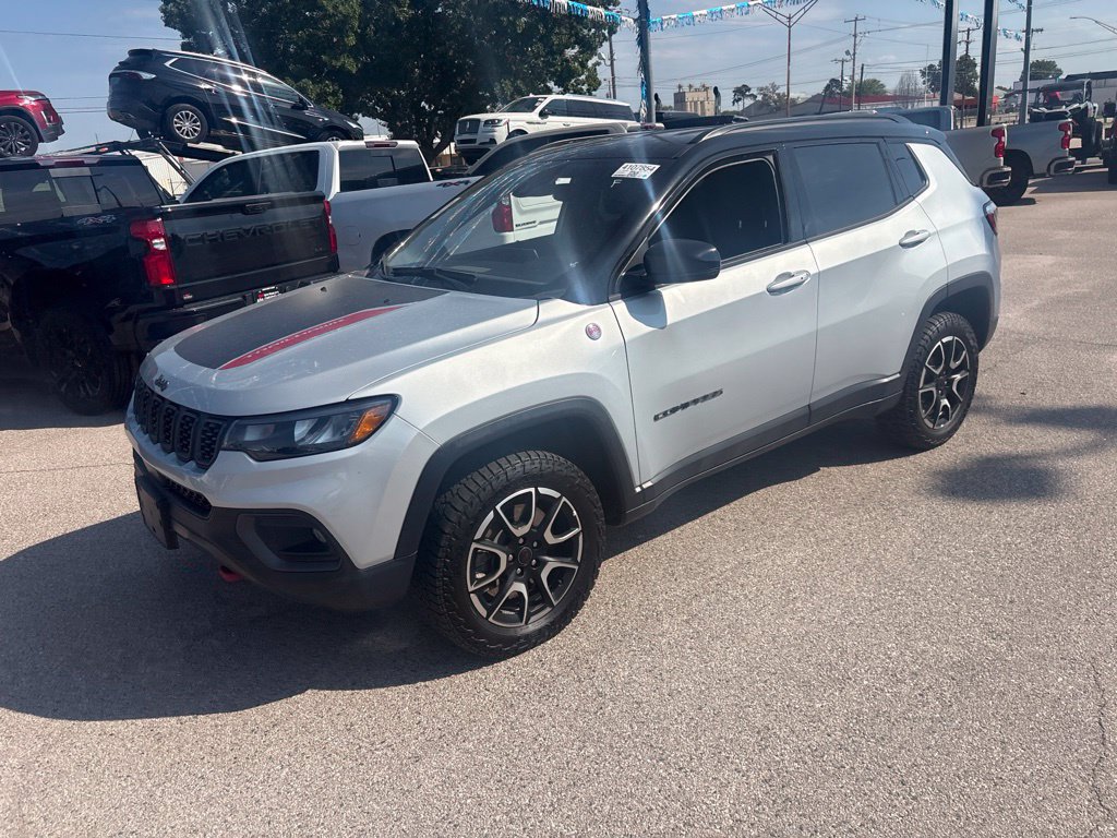 Used 2025 Jeep Compass Trailhawk AWD/4WD image 5