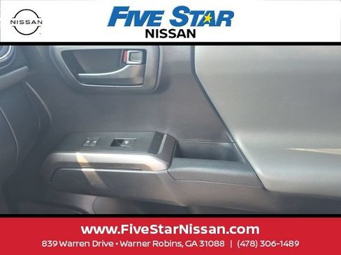 Used 2020 Toyota Tacoma SR5 RWD image 17