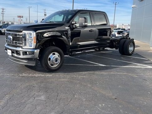 Used 2023 Ford F350 XLT w/ XLT Value Package image 2
