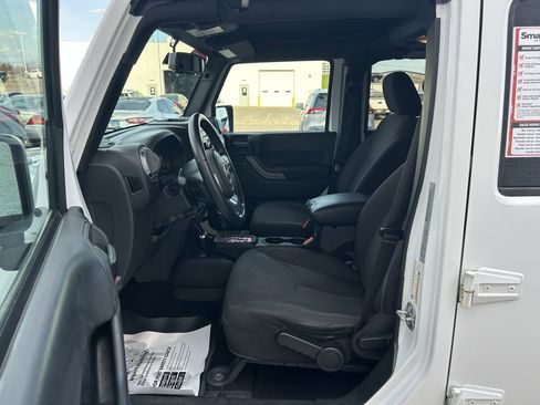 Used 2018 Jeep Wrangler Unlimited Sport S AWD/4WD image 13