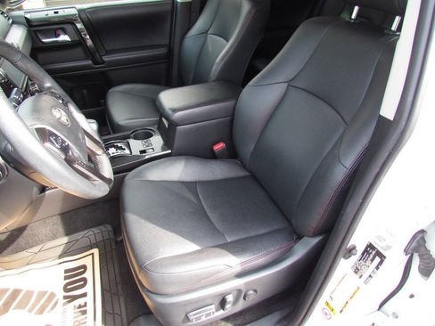 Used 2019 Toyota 4Runner TRD Off-Road Premium AWD/4WD image 10