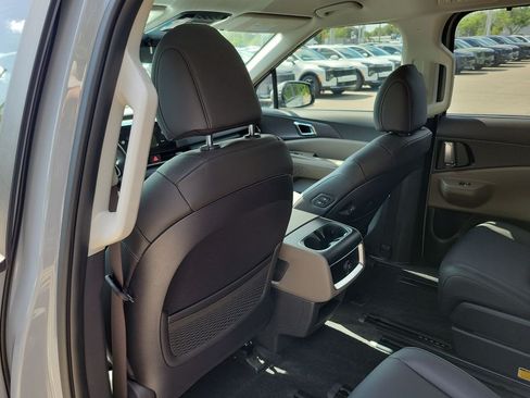 New 2026 Kia Carnival EX FWD image 17