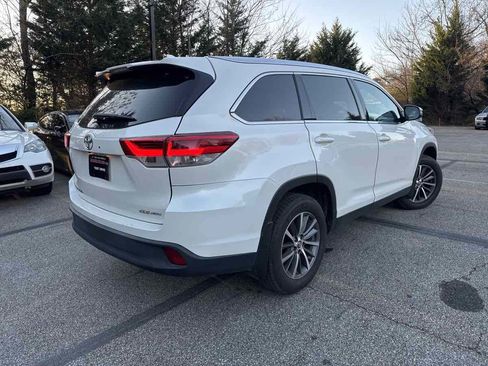 Used 2019 Toyota Highlander XLE image 3