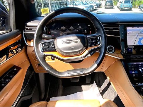 Used 2022 Jeep Grand Wagoneer Series III AWD/4WD image 5