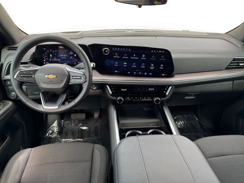 Used 2025 Chevrolet Suburban LS image 10