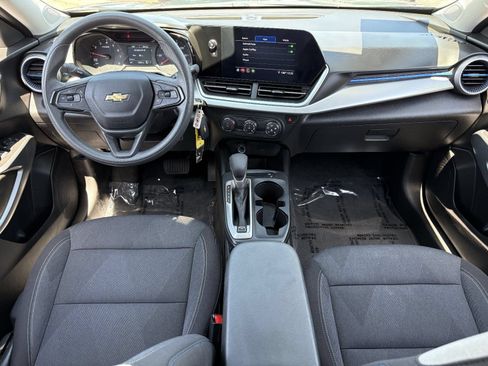 Used 2026 Chevrolet Trax LS FWD image 17