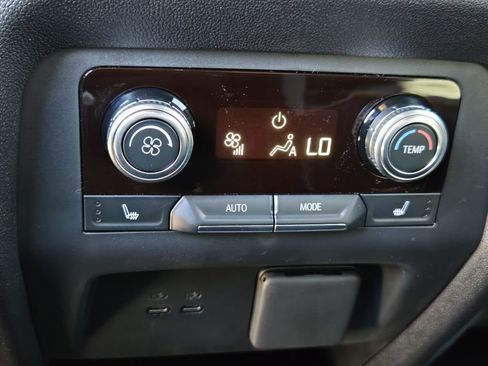 New 2026 GMC Acadia AT4 w/ Luxury Package AWD/4WD image 32