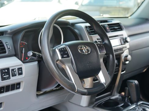 Used 2012 Toyota 4Runner SR5 AWD/4WD image 12